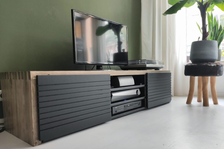 Op maakt gemaakt tv-meubels van doorKoops